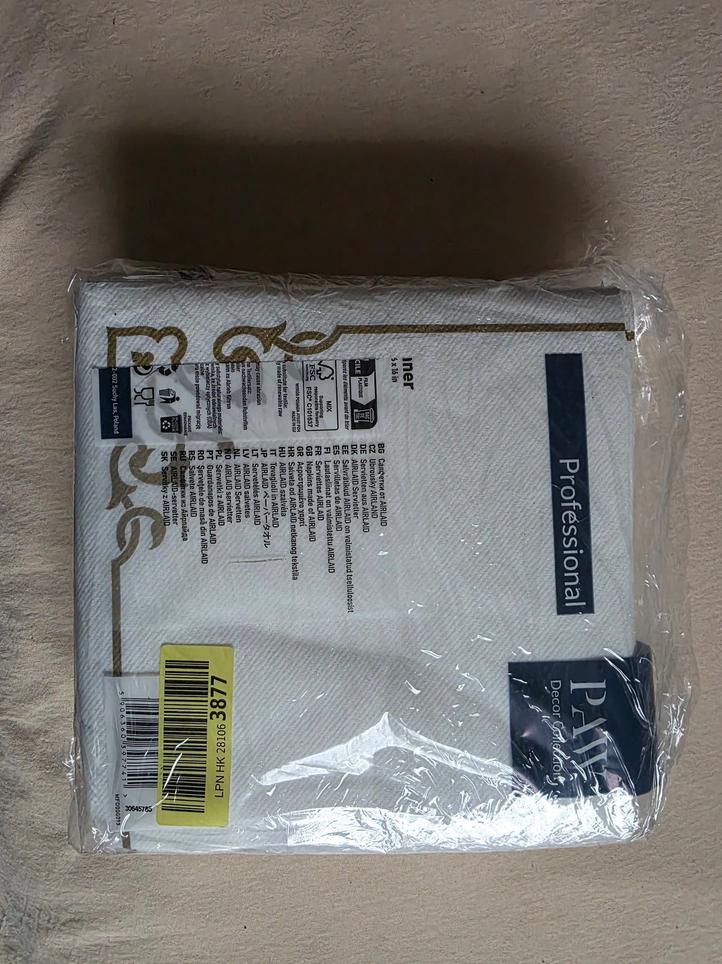 Eine Packung Servietten Von Paw