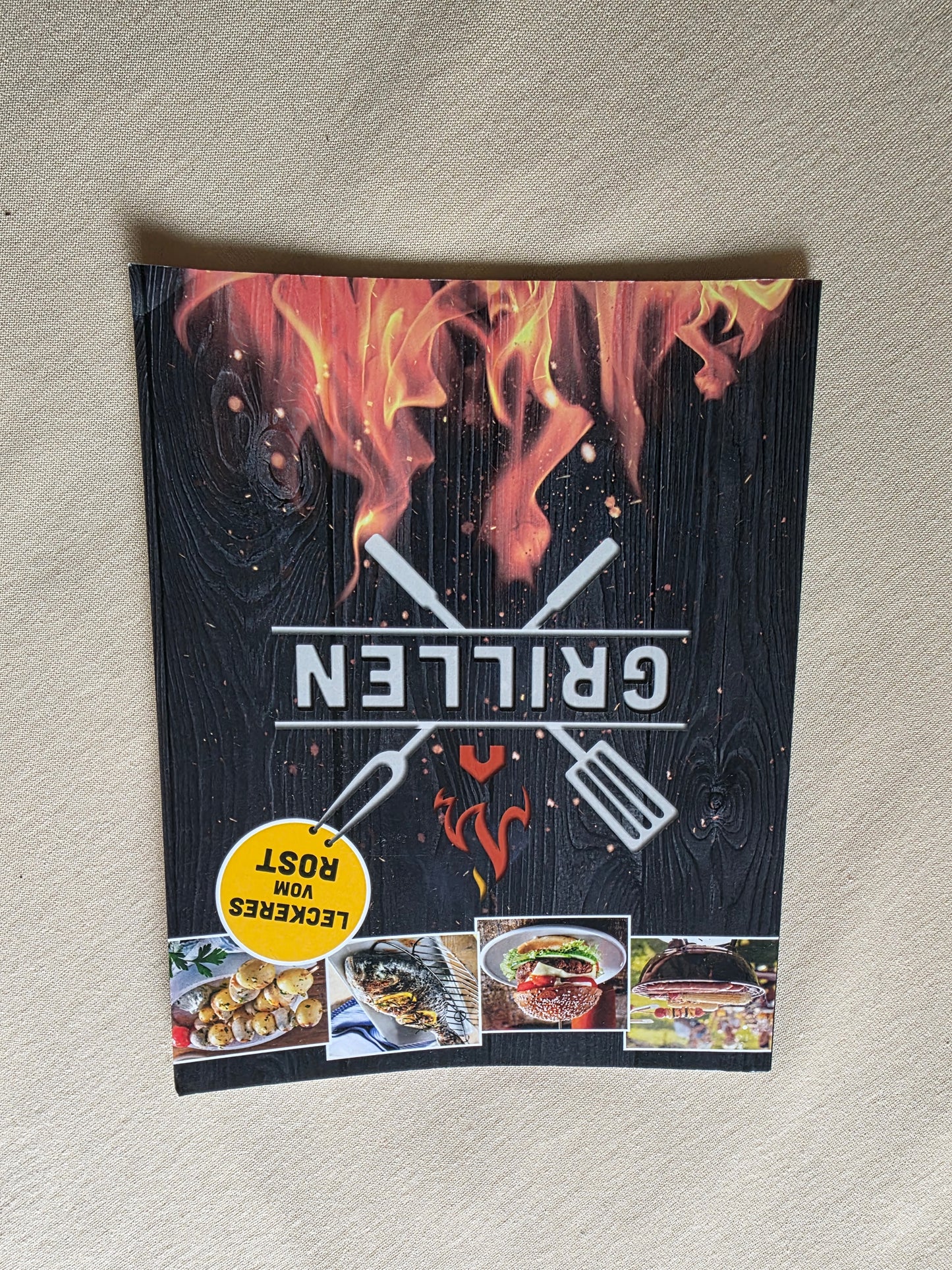 Schieferplatten im 4er Set + Schieferplatte Happy Halloween + Grill Kochbuch