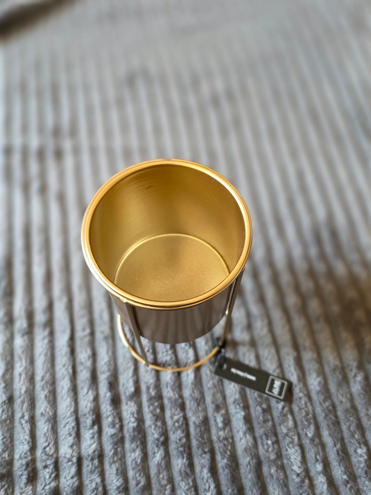 J-Line Blumentopf mit Füßen in Gold