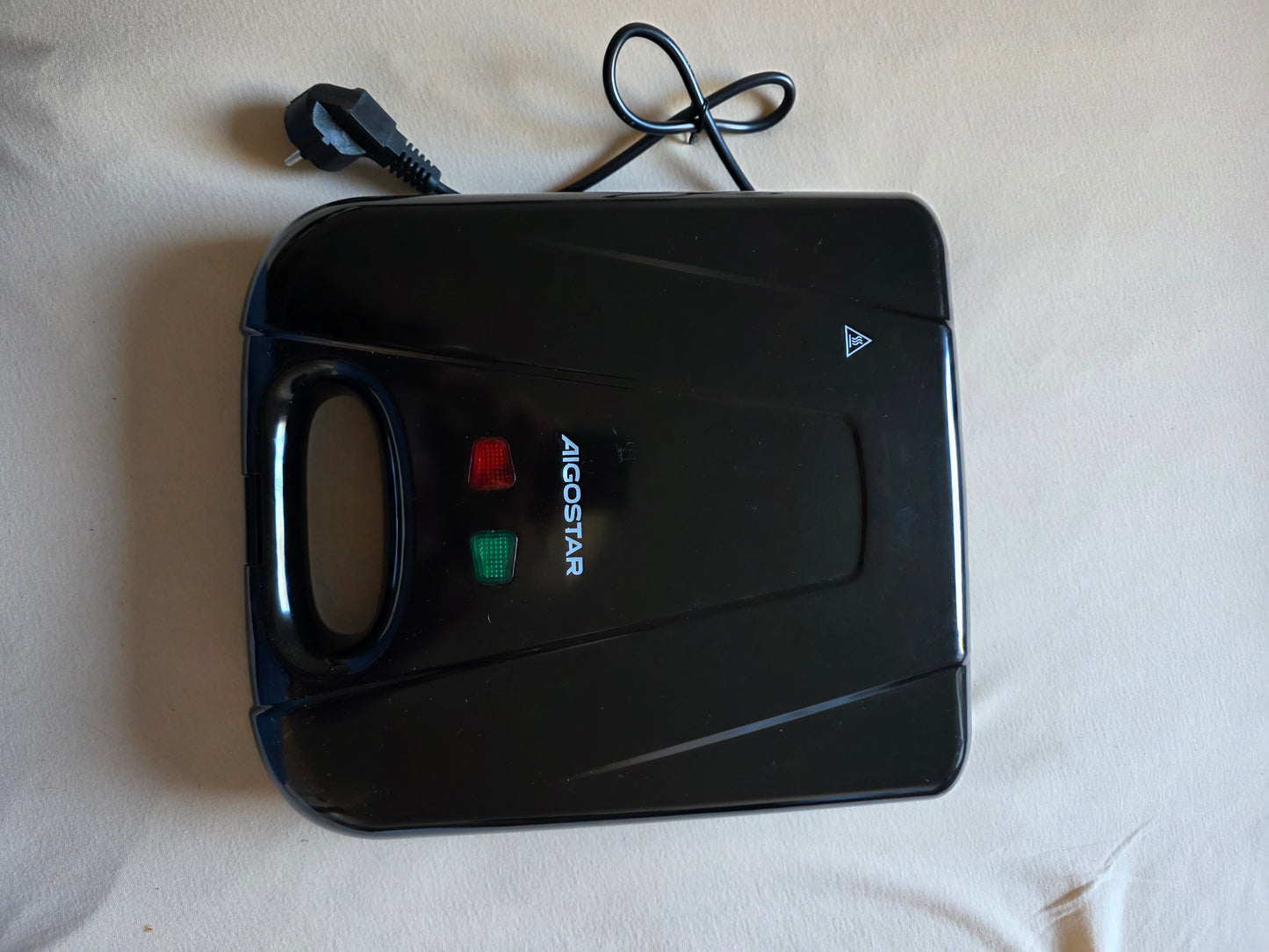 Aigostar Sandwichmaker 4 Platten ein Kleiner Riss auf Der Unterseite