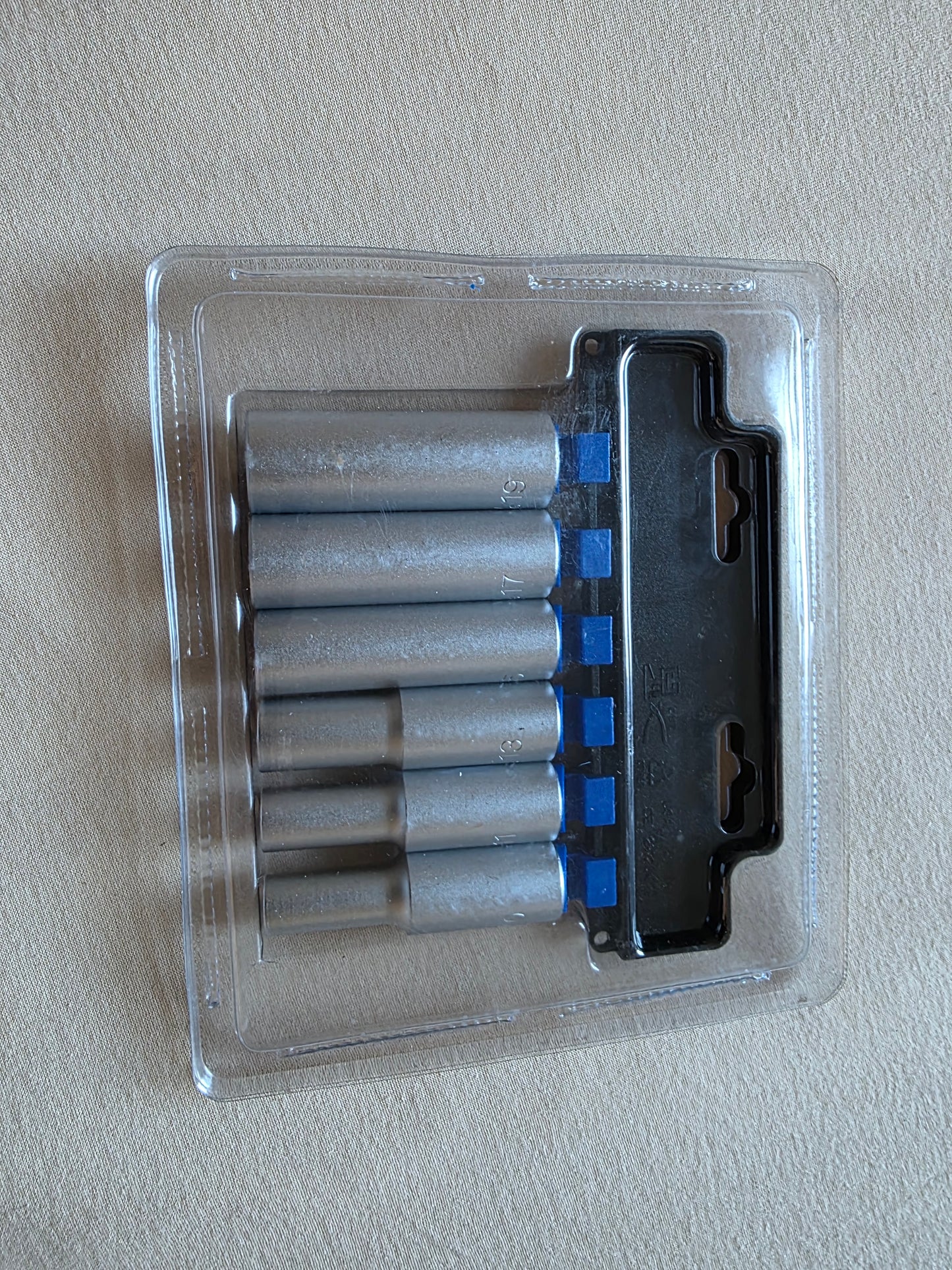 TooltechTiefbett-Stecknuss hex 1/2" CV - 6-teilig 10-11-13-15-17-19 mm in Halter