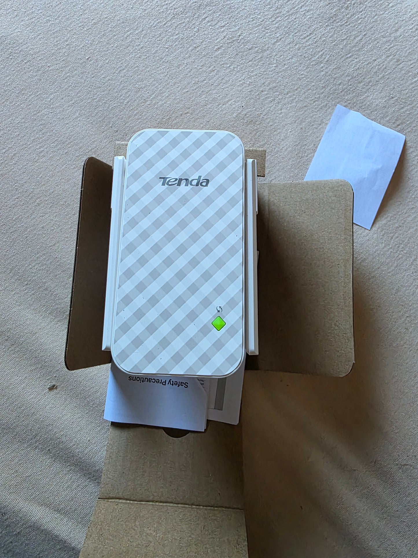 Tenda Wireless N300 Universal Range Extender A9 WLAN Verstärker Neuwertig OVP