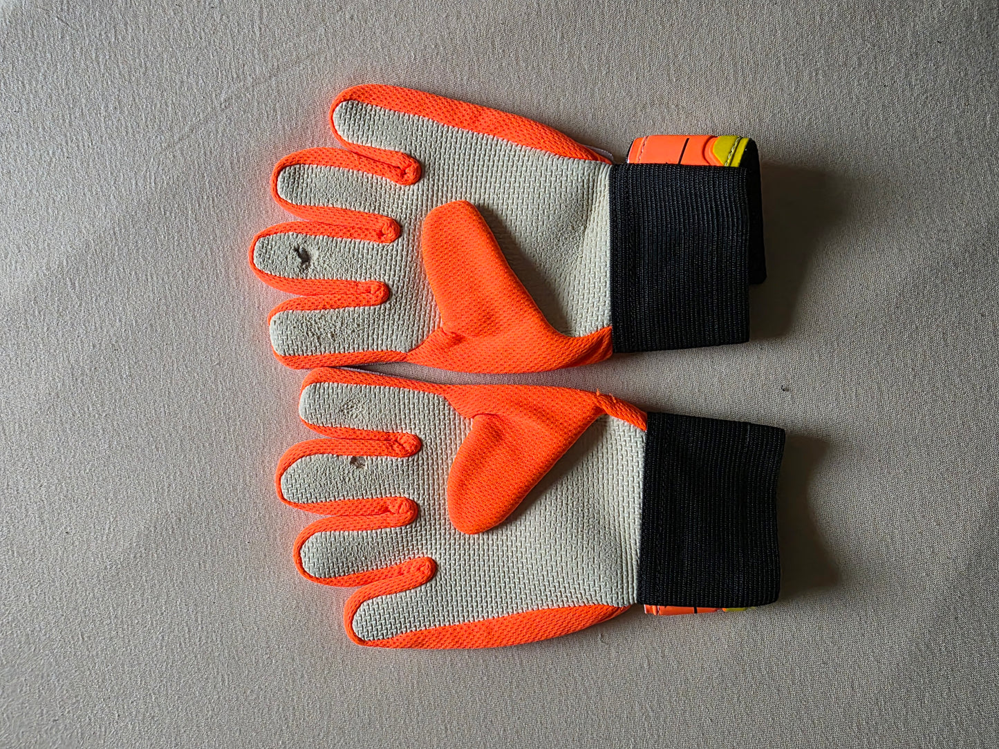 Torwarthandschuhe Gr.6 Sportout Kleines Loch In einem Finger