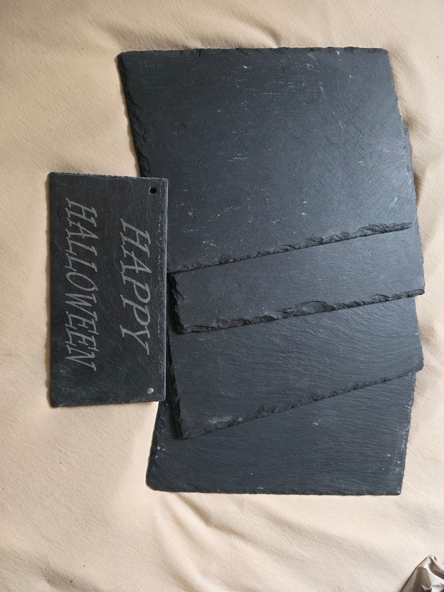 Schieferplatten im 4er Set + Schieferplatte Happy Halloween + Grill Kochbuch